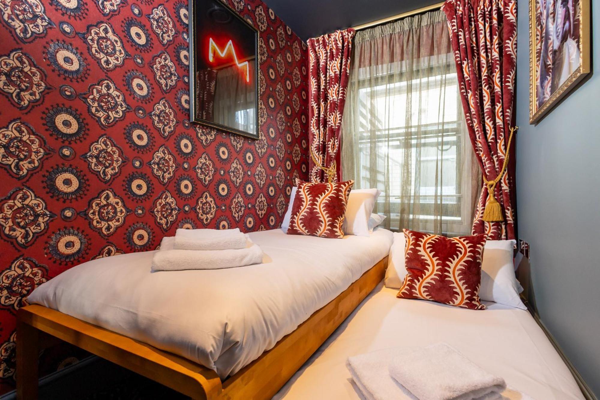 Отель The Kings Arms Pub & Boutique